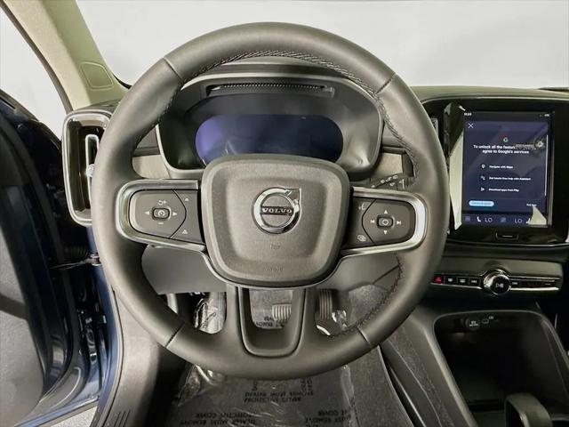 2026 Volvo XC40 Core, B5 AWD Gas (mild hybrid), Dark