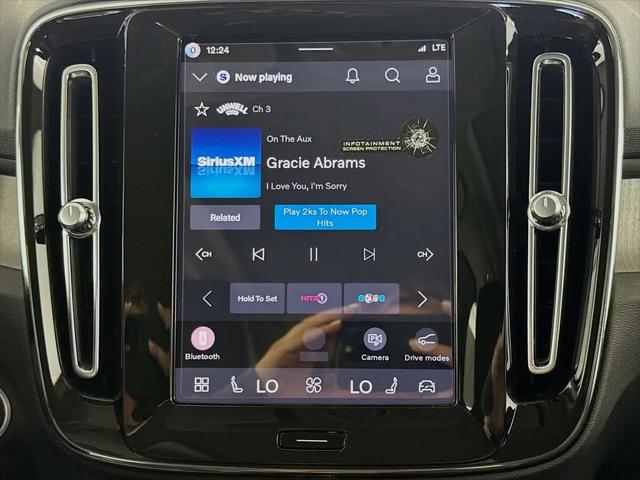 2026 Volvo XC40 Core, B5 AWD Gas (mild hybrid), Dark