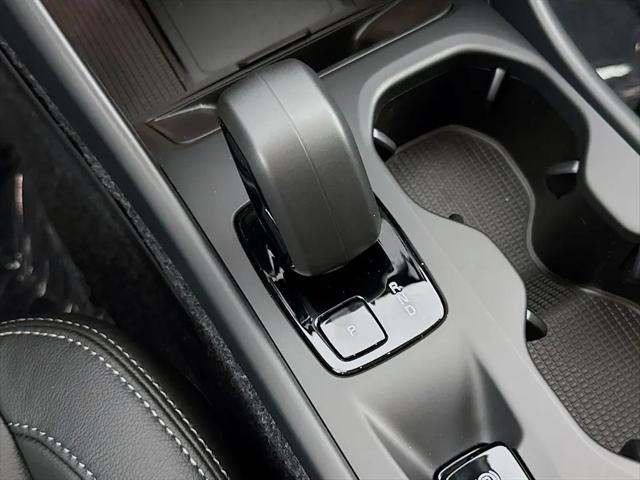 2026 Volvo XC40 Core, B5 AWD Gas (mild hybrid), Dark