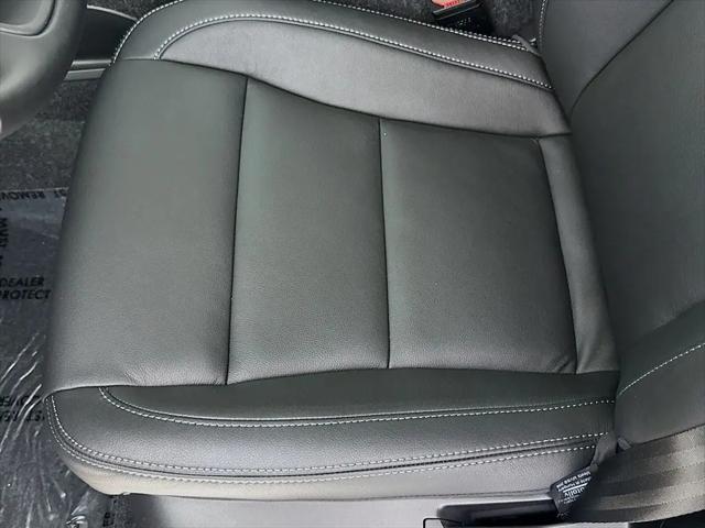 2026 Volvo XC40 Core, B5 AWD Gas (mild hybrid), Dark