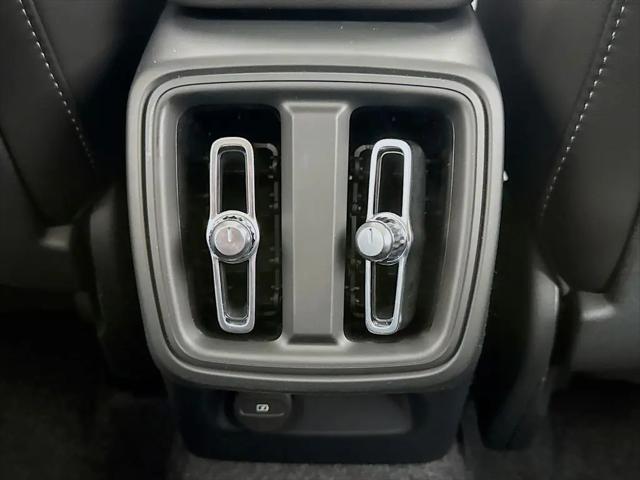 2026 Volvo XC40 Core, B5 AWD Gas (mild hybrid), Dark