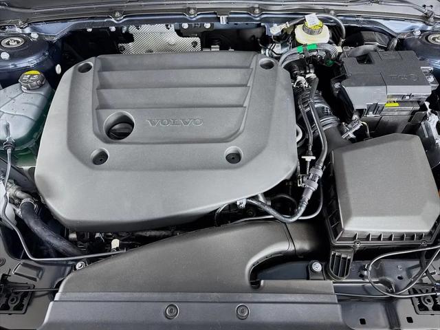 2026 Volvo XC40 Core, B5 AWD Gas (mild hybrid), Dark