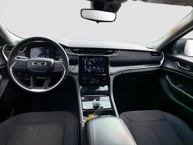 2023 Jeep Grand Cherokee L Laredo 4x2