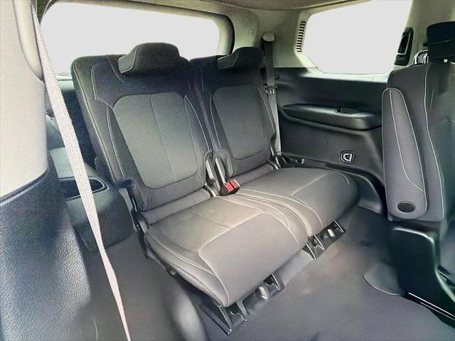 2023 Jeep Grand Cherokee L Laredo 4x2