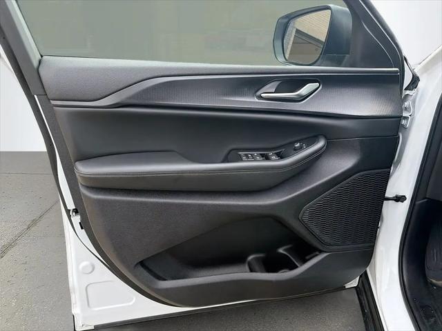 2023 Jeep Grand Cherokee L Laredo 4x2