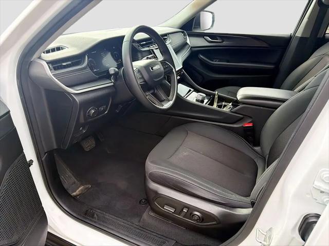 2023 Jeep Grand Cherokee L Laredo 4x2