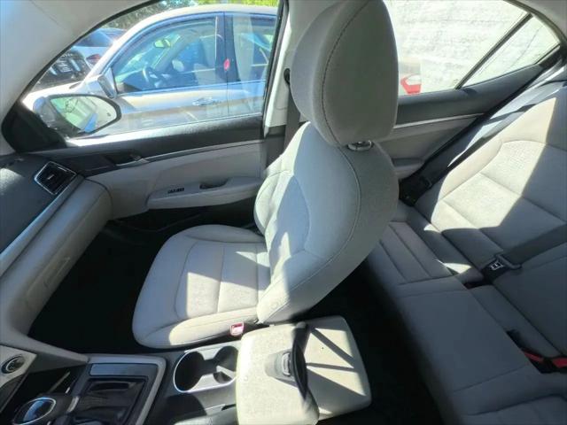 2018 Hyundai Elantra SE
