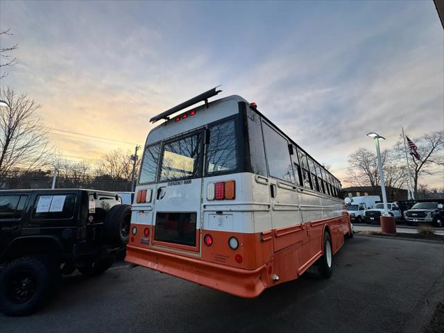 2009 Freightliner B2 Bus Chassis FREIGHTLINER SHUTTLE BUS ONLY 74K MILES