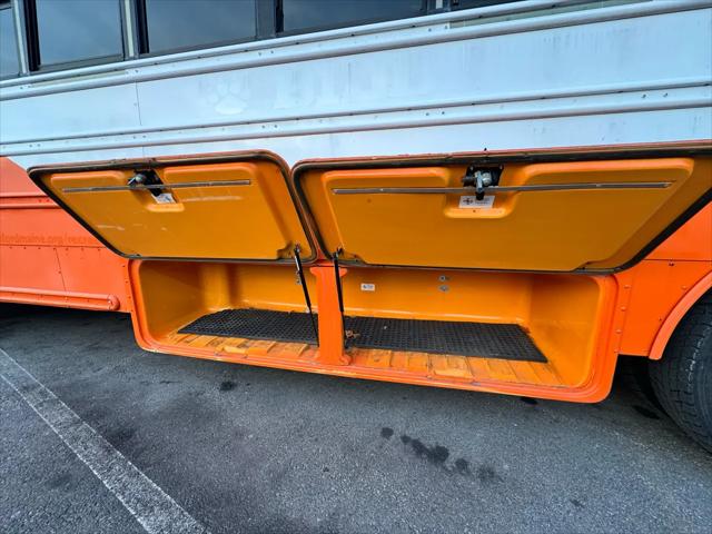 2009 Freightliner B2 Bus Chassis FREIGHTLINER SHUTTLE BUS ONLY 74K MILES