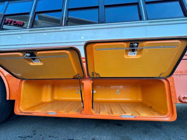 2009 Freightliner B2 Bus Chassis FREIGHTLINER SHUTTLE BUS ONLY 74K MILES