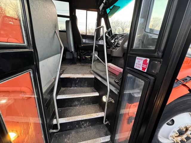 2009 Freightliner B2 Bus Chassis FREIGHTLINER SHUTTLE BUS ONLY 74K MILES