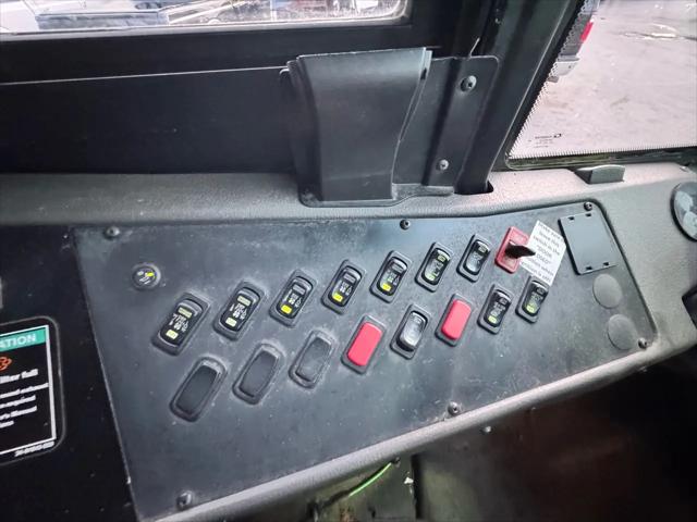 2009 Freightliner B2 Bus Chassis FREIGHTLINER SHUTTLE BUS ONLY 74K MILES