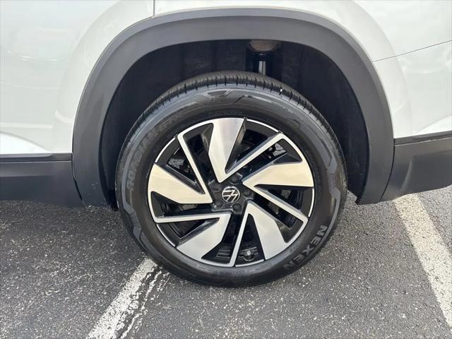 2025 Volkswagen Atlas 2.0T SE w/Technology