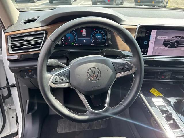 2025 Volkswagen Atlas 2.0T SE w/Technology