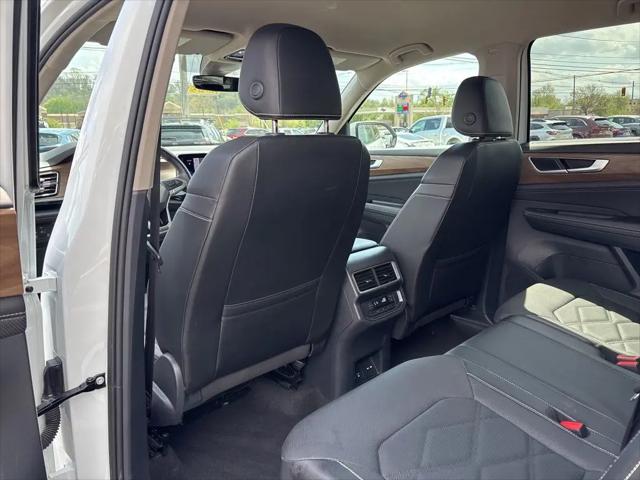 2025 Volkswagen Atlas 2.0T SE w/Technology