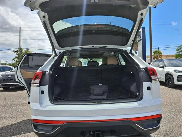 2026 Volkswagen Atlas Cross Sport SE with Technology