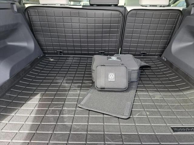 2026 Volkswagen Atlas Cross Sport SEL Premium R-Line