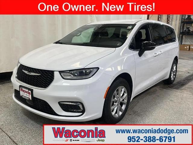 2025 Chrysler Pacifica Select for sale in Waconia, MN