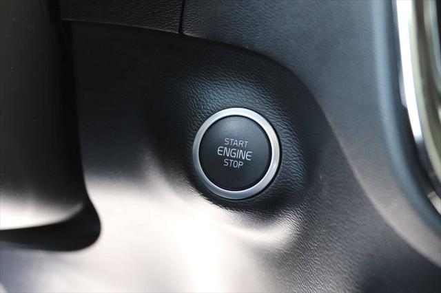 2023 Volvo XC40 B5 Ultimate Dark Theme