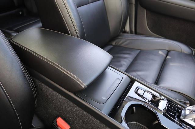 2023 Volvo XC40 B5 Ultimate Dark Theme
