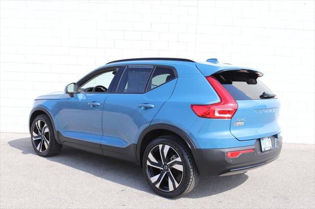 2023 Volvo XC40 B5 Ultimate Dark Theme