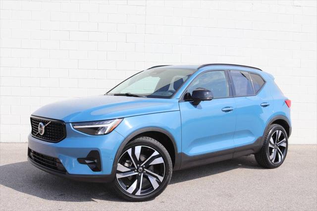 2023 Volvo XC40 B5 Ultimate Dark Theme