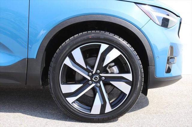 2023 Volvo XC40 B5 Ultimate Dark Theme