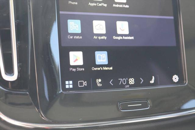 2023 Volvo XC40 B5 Ultimate Dark Theme