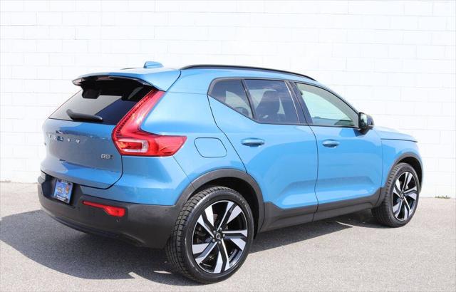 2023 Volvo XC40 B5 Ultimate Dark Theme