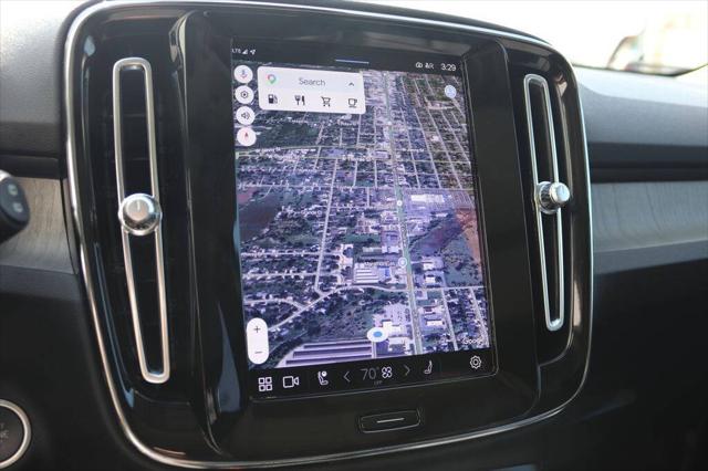2023 Volvo XC40 B5 Ultimate Dark Theme