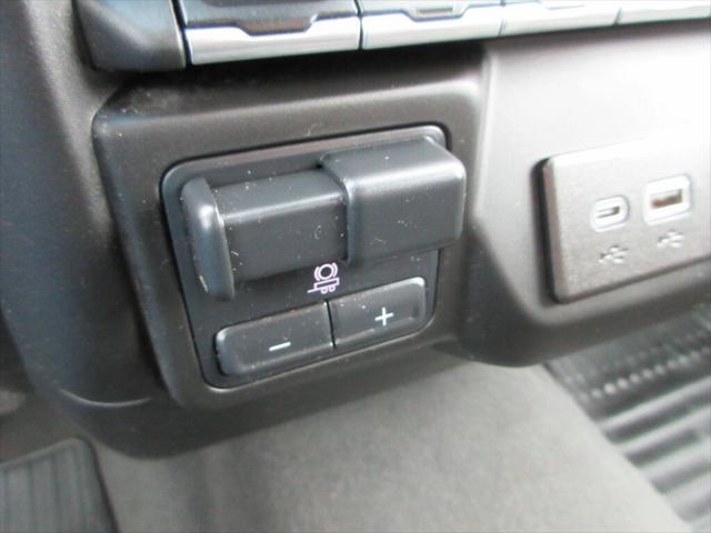 2023 Chevrolet Silverado 1500 4WD Crew Cab Short Bed Custom