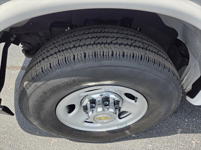 2024 Chevrolet Express Passenger RWD 3500 Extended Wheelbase LT