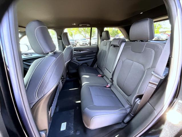 2026 Jeep Grand Cherokee Laredo 4x4