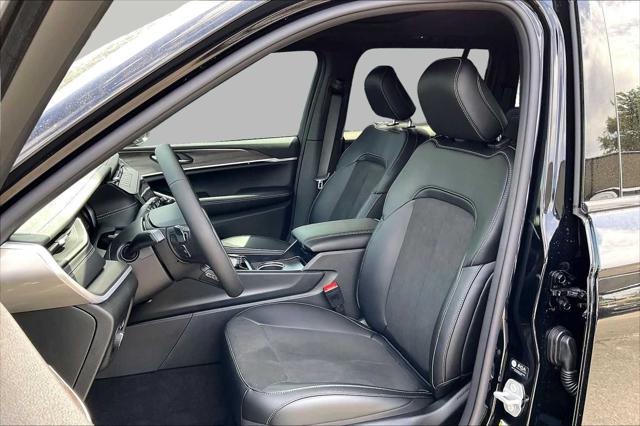 2026 Jeep Grand Cherokee Altitude 4x2