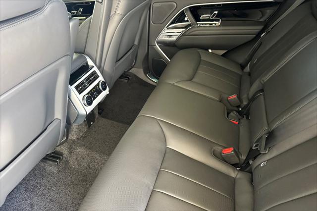 2026 Land Rover Range Rover P530 SE