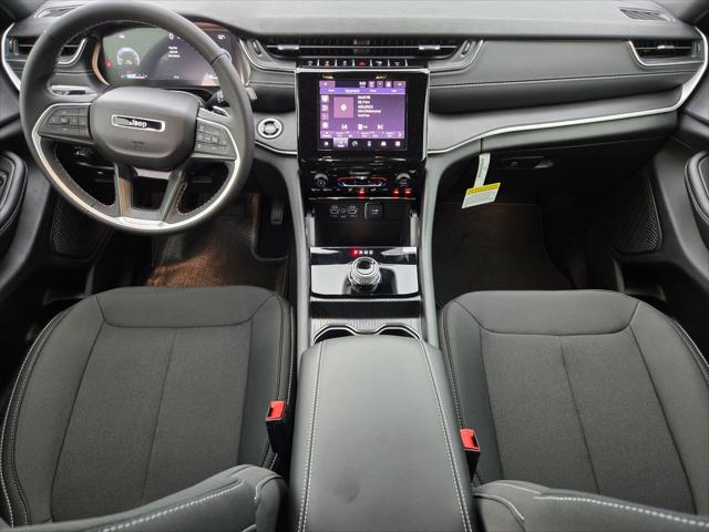 2026 Jeep Grand Cherokee Laredo 4x2
