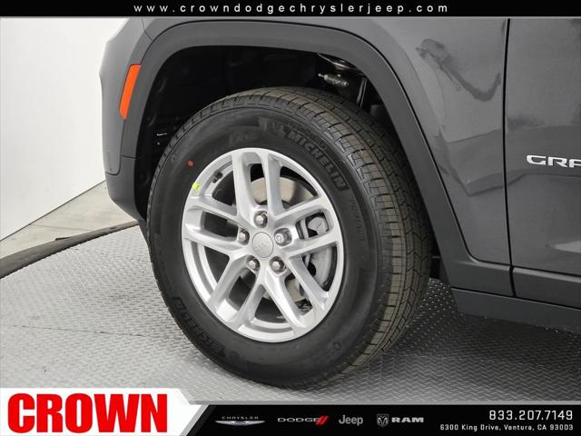 2026 Jeep Grand Cherokee Laredo 4x2