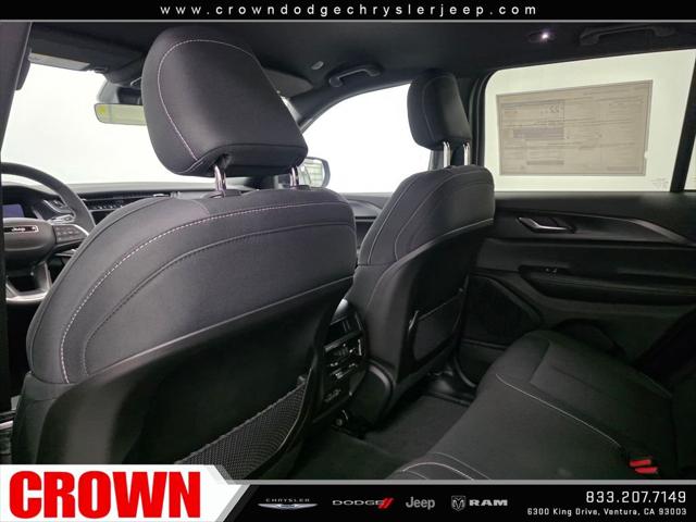 2026 Jeep Grand Cherokee Laredo 4x2