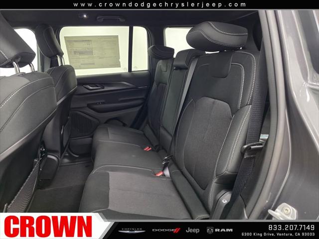 2026 Jeep Grand Cherokee Laredo 4x2
