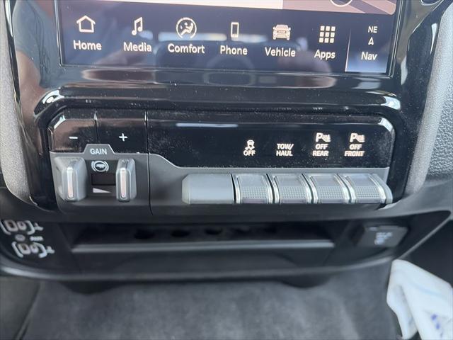 2026 Ram 2500 Black Express Crew Cab 4x4 6'4" Box