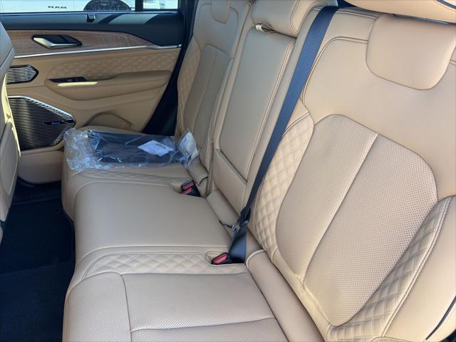 2026 Jeep Grand Cherokee Summit 4x4
