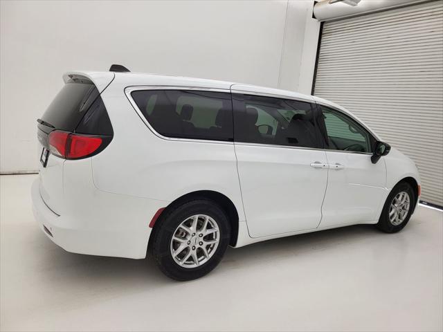 2024 Chrysler Voyager LX