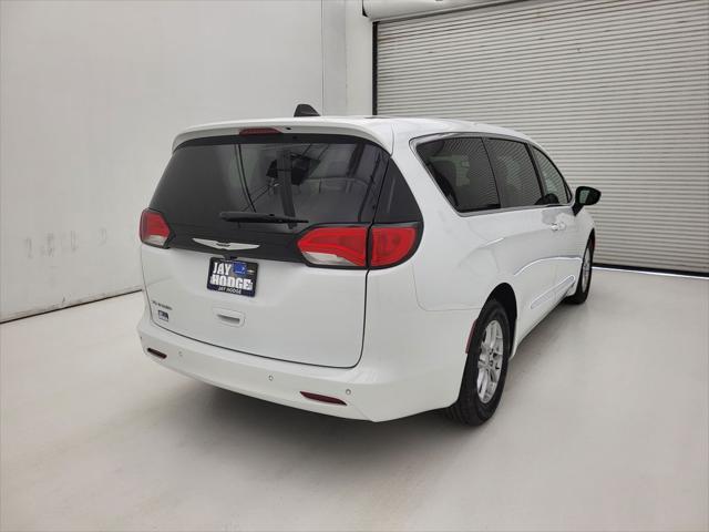 2024 Chrysler Voyager LX