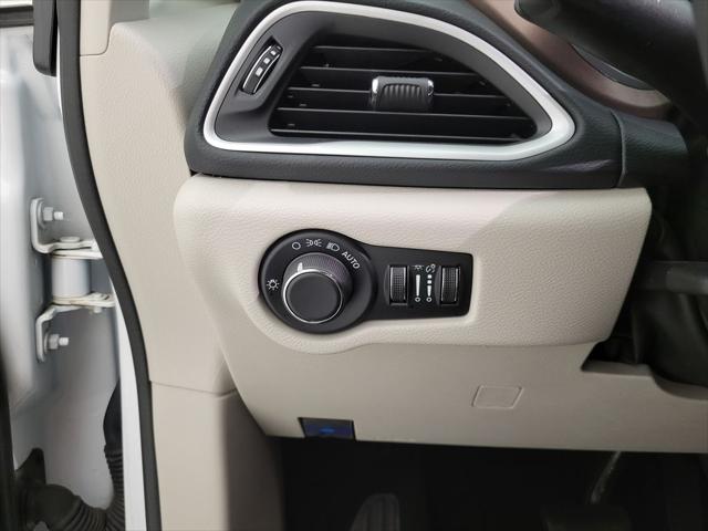 2024 Chrysler Voyager LX