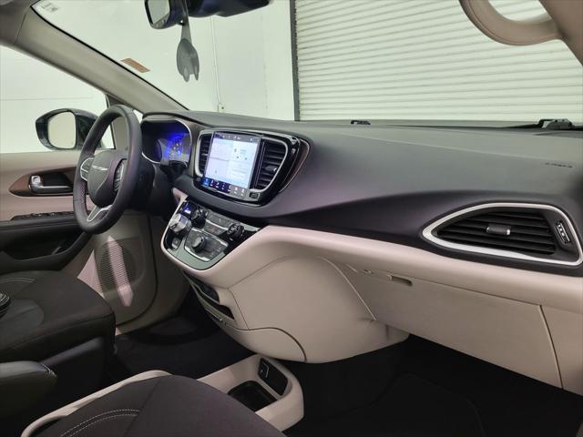 2024 Chrysler Voyager LX