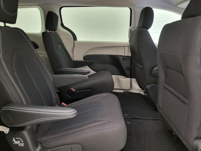 2024 Chrysler Voyager LX