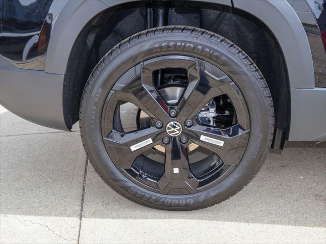 2026 Volkswagen Taos SE Black