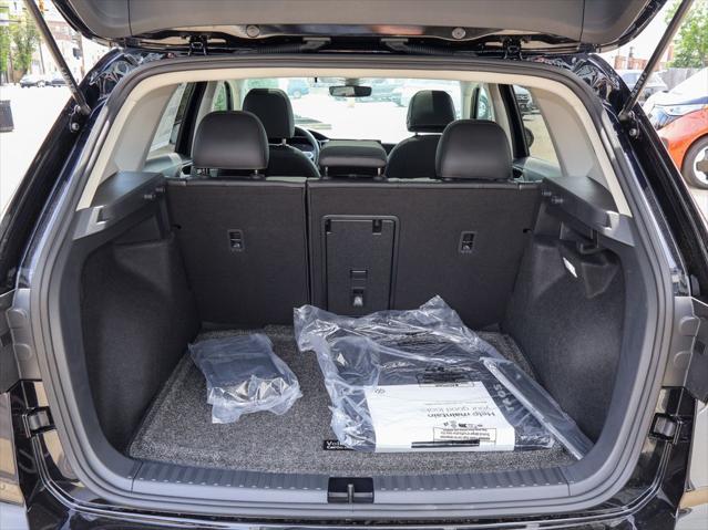 2026 Volkswagen Taos SE Black