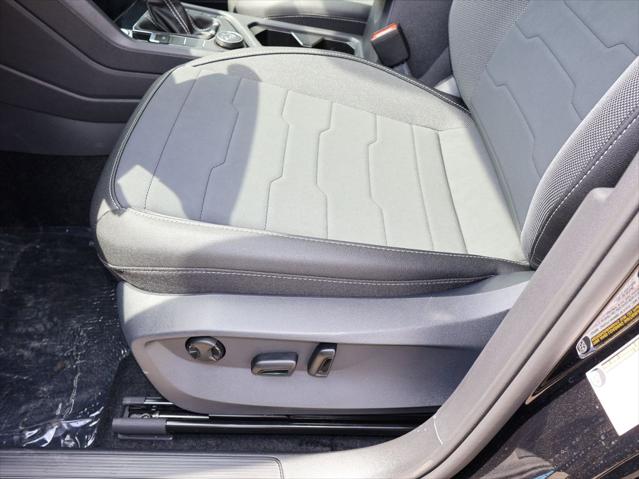 2026 Volkswagen Taos SE Black