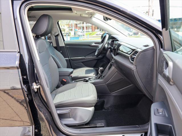 2026 Volkswagen Taos SE Black